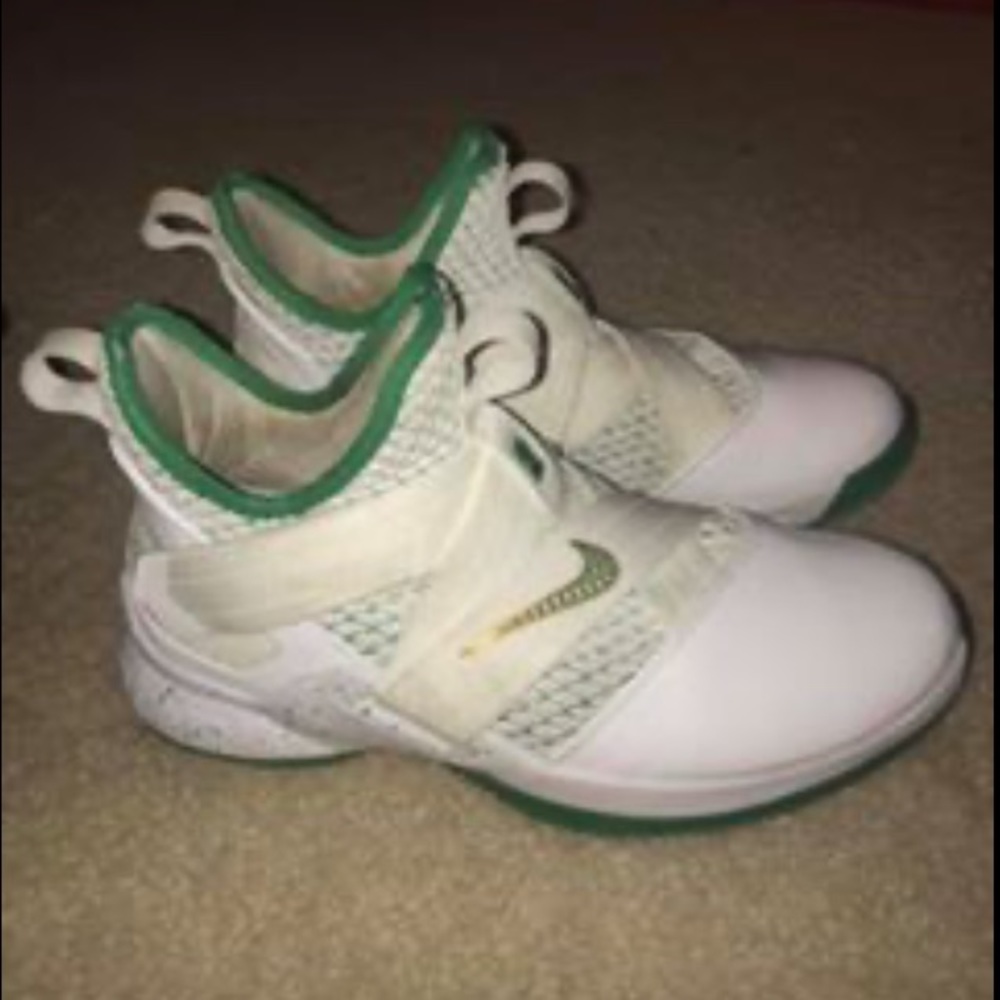 KYRIE Irving basketball shoes